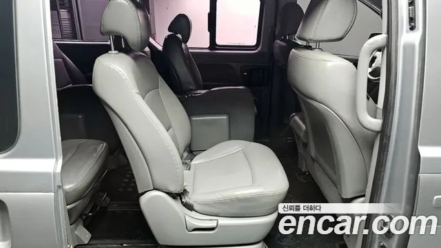 Hyundai Starex 2018 — фото 11
