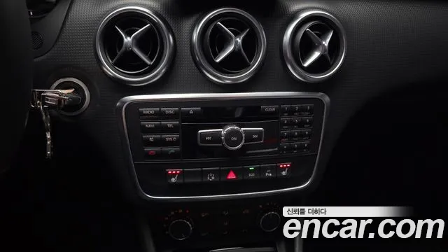 Mercedes-Benz A-Class 2015 — фото 16