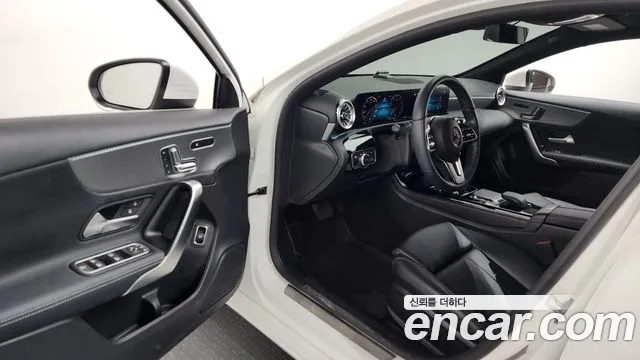 Mercedes-Benz A-Class 2022 — фото 13