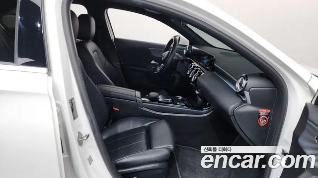 Mercedes-Benz A-Class 2022 — фото 16