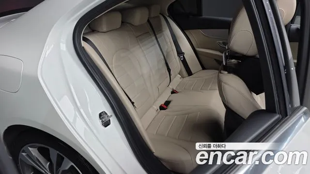 Mercedes-Benz C-Class 2018 — фото 16