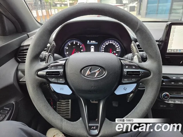 Hyundai Veloster 2021 — фото 16