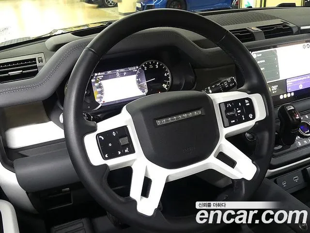 Land Rover Defender 2023 — фото 12