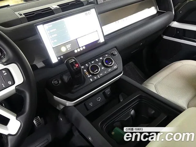 Land Rover Defender 2023 — фото 14