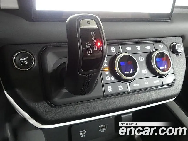 Land Rover Defender 2023 — фото 17
