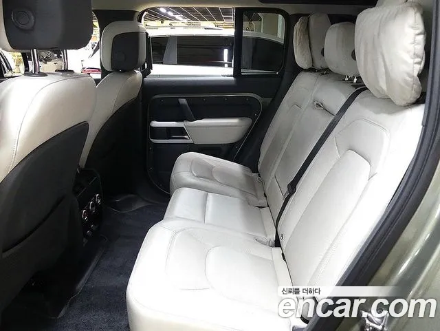 Land Rover Defender 2023 — фото 19