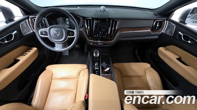 Volvo XC60 2021 — фото 10