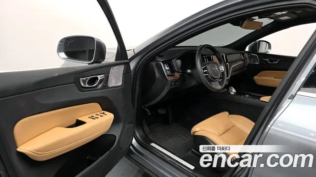 Volvo XC60 2021 — фото 13