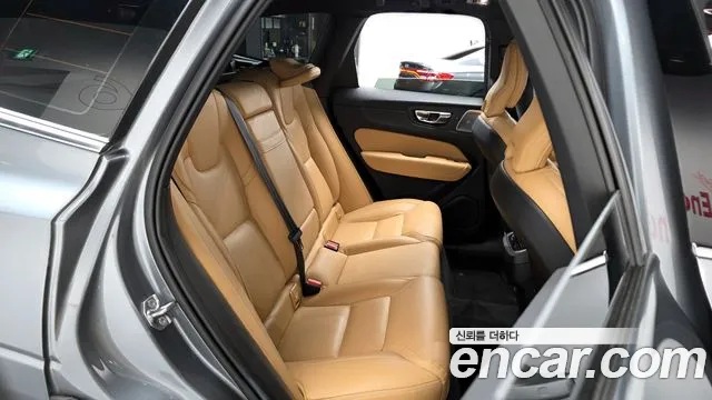 Volvo XC60 2021 — фото 17