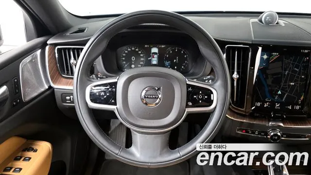 Volvo XC60 2021 — фото 18