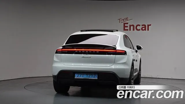 Porsche Macan 2025 — фото 4