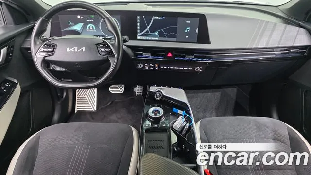 Kia EV6 2023 — фото 10