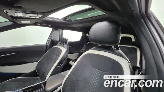 Kia EV6 2023 — фото 18