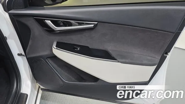 Kia EV6 2023 — фото 14