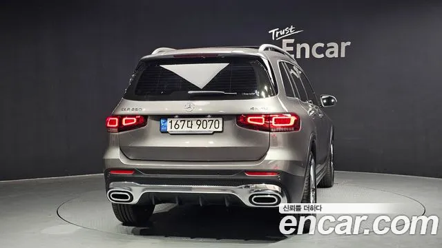 Mercedes-Benz GLB-Class 2023 — фото 4