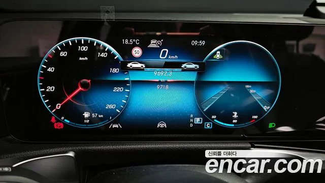 Mercedes-Benz GLB-Class 2023 — фото 11