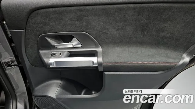 Mercedes-Benz GLB-Class 2023 — фото 14