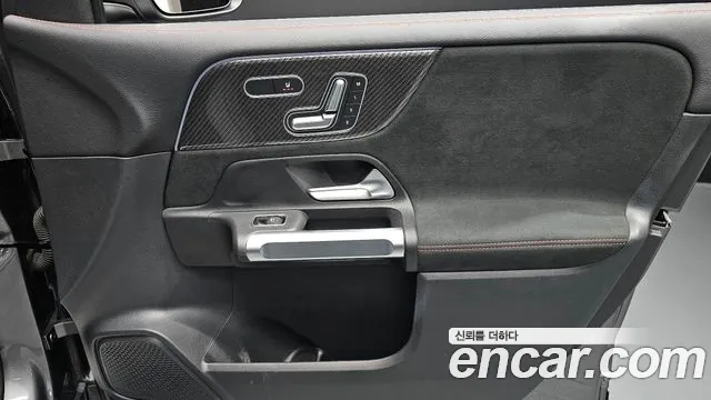 Mercedes-Benz GLB-Class 2023 — фото 15