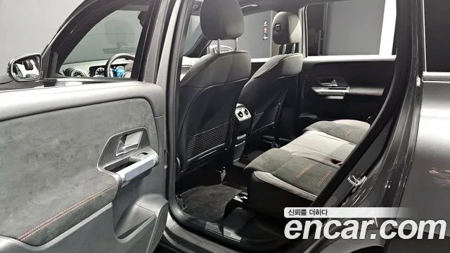 Mercedes-Benz GLB-Class 2023 — фото 16