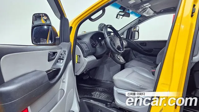 Hyundai Starex 2019 — фото 10