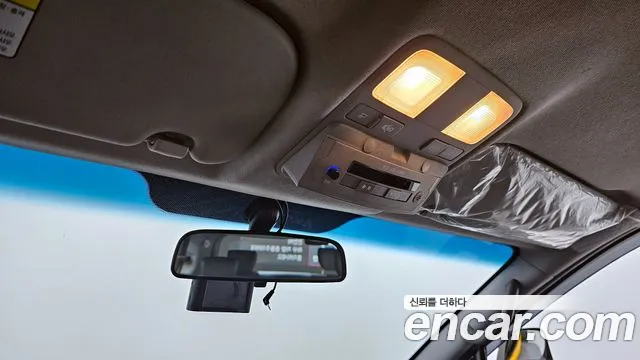 Hyundai Starex 2019 — фото 15