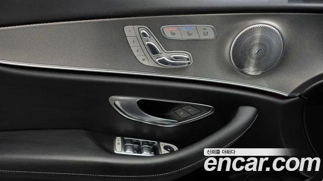 Mercedes-Benz E-Class 2017 — фото 18
