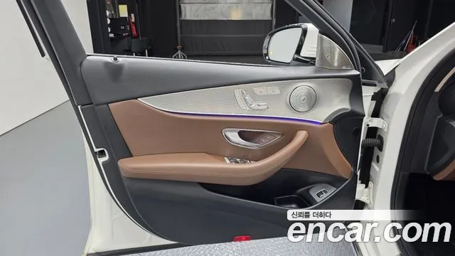 Mercedes-Benz E-Class 2018 — фото 14