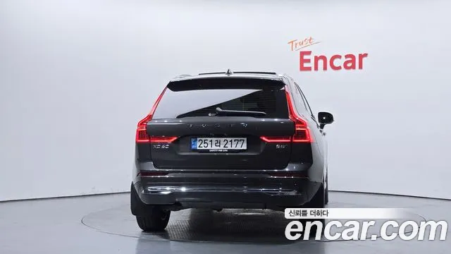 Volvo XC60 2023 — фото 4