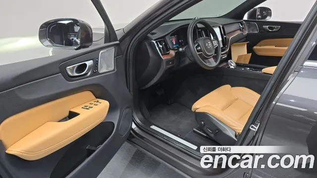 Volvo XC60 2023 — фото 10