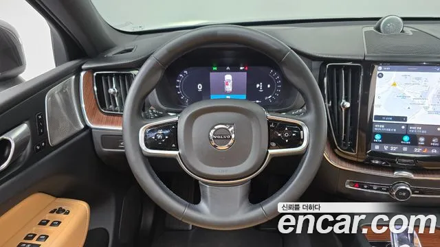 Volvo XC60 2023 — фото 13