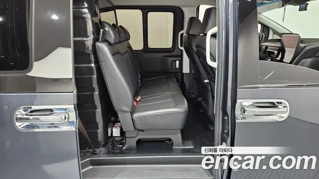 Hyundai Staria 2023 — фото 16