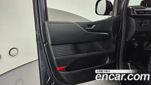 Hyundai Staria 2023 — фото 13