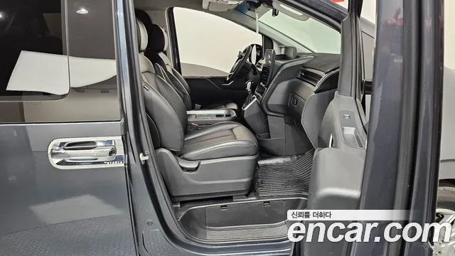 Hyundai Staria 2023 — фото 15