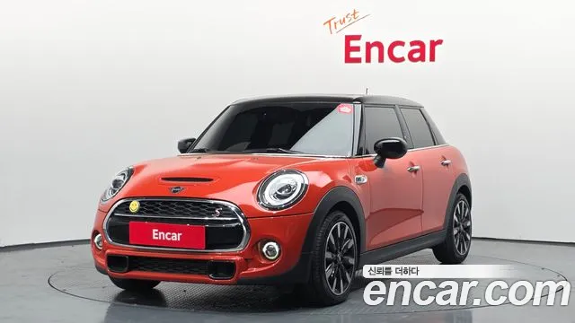 Mini Cooper 2020 — фото 1