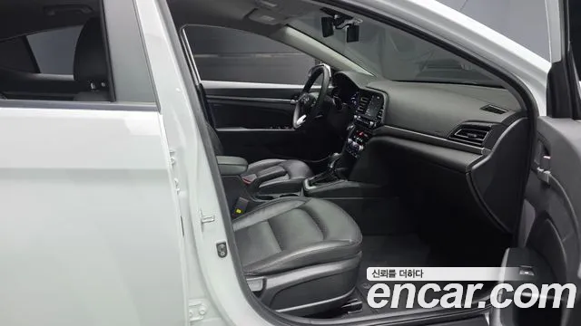 Hyundai AVANTE 2019 — фото 11