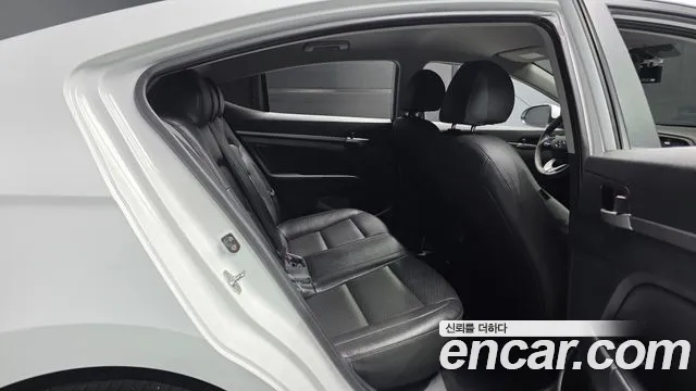Hyundai AVANTE 2019 — фото 12