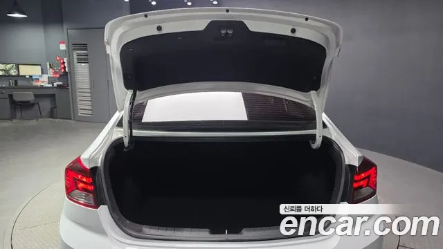 Hyundai AVANTE 2019 — фото 20