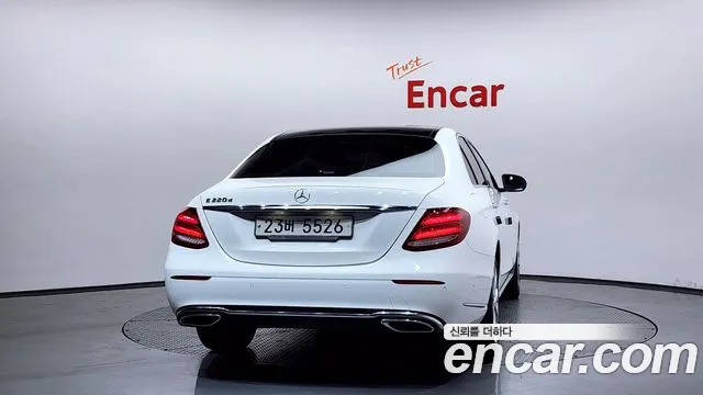 Mercedes-Benz E-Class 2017 — фото 4