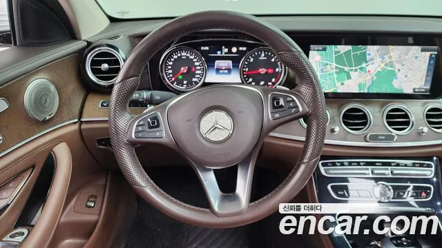 Mercedes-Benz E-Class 2017 — фото 13