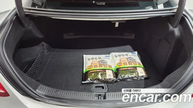 Mercedes-Benz E-Class 2017 — фото 17