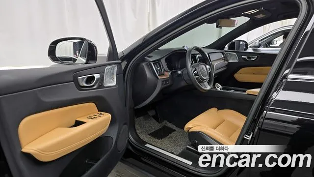 Volvo XC60 2022 — фото 13