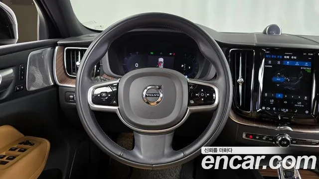 Volvo XC60 2022 — фото 19