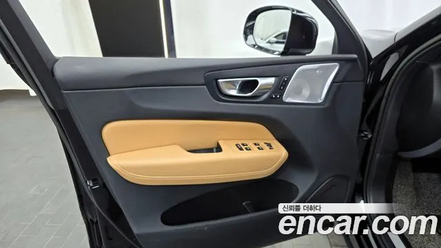 Volvo XC60 2022 — фото 14