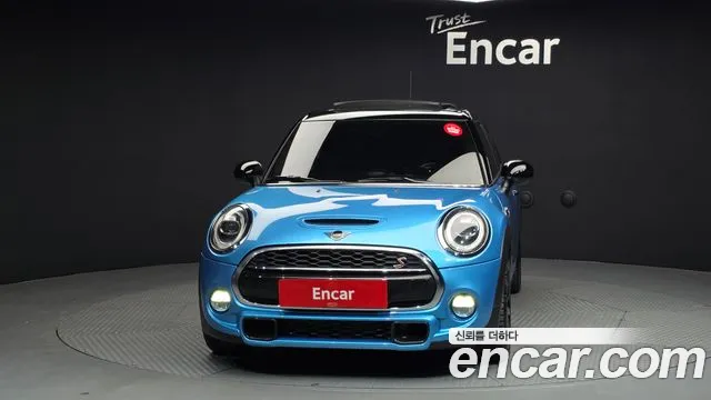 Mini Cooper 2019 — фото 1