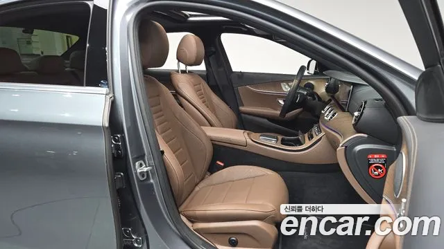 Mercedes-Benz E-Class 2021 — фото 16