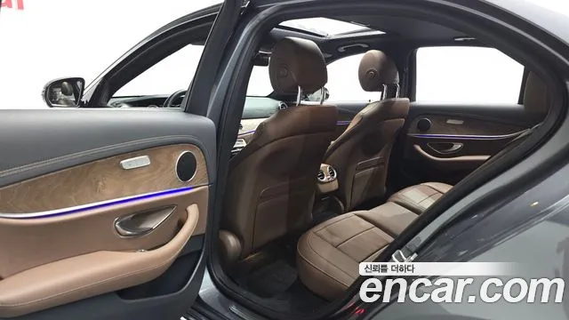 Mercedes-Benz E-Class 2021 — фото 15
