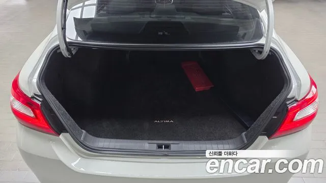 Nissan Altima 2017 — фото 20