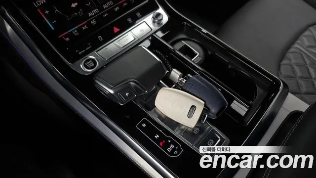 Audi Q8 2023 — фото 12