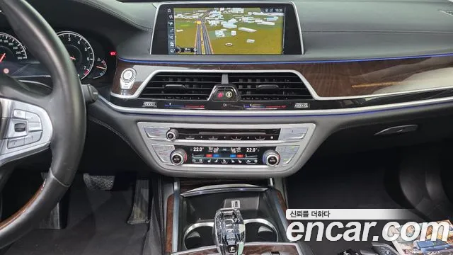 BMW 7-Series 2016 — фото 15