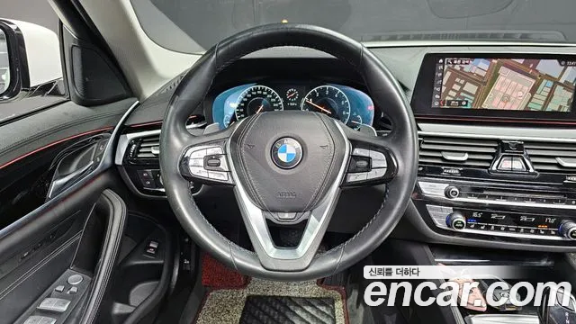 BMW 5-Series 2019 — фото 19